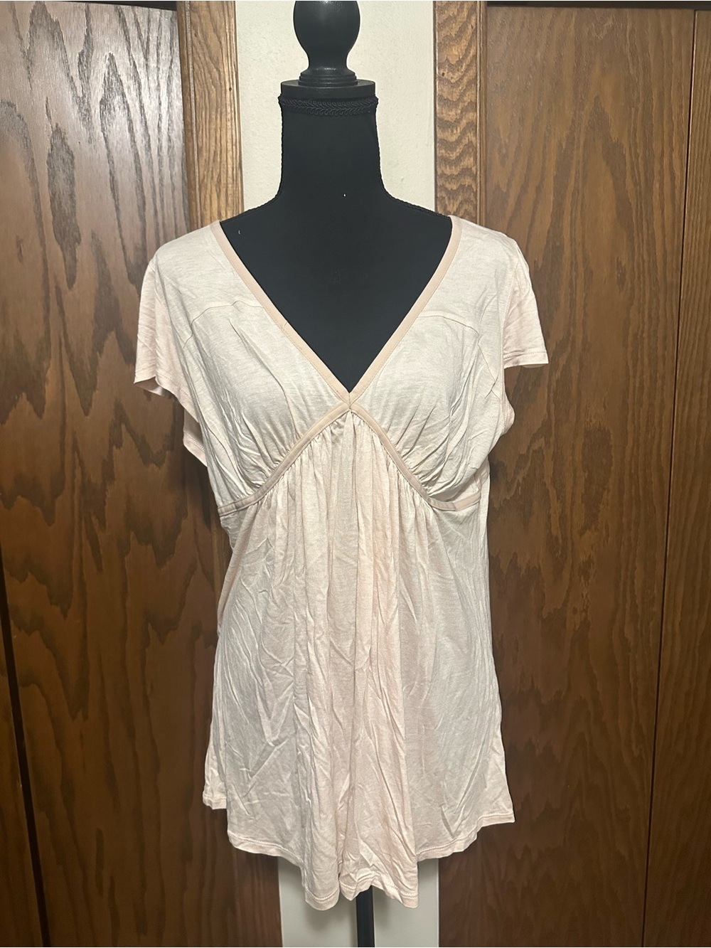 NWT Gap Womens V-Neck Short Sleeve Top in Light Blus